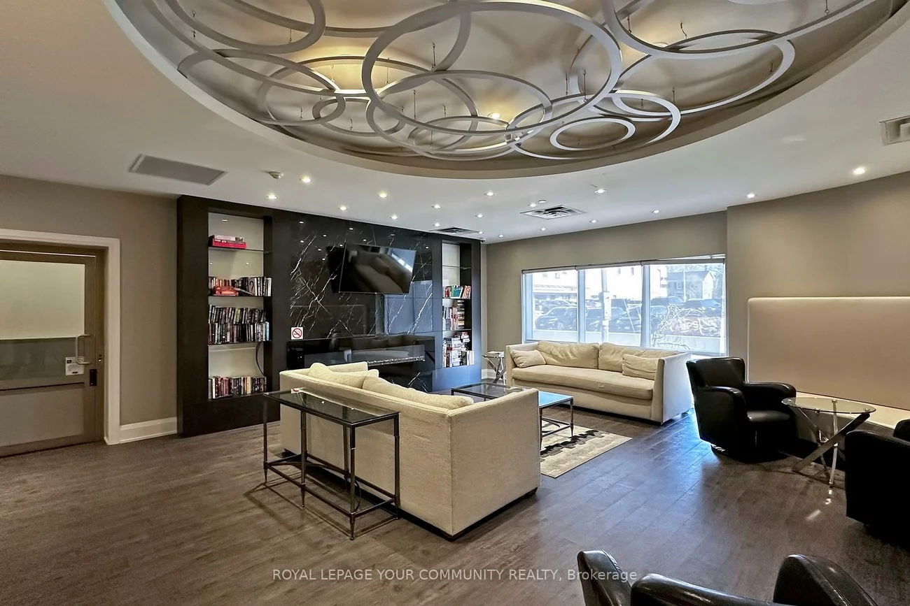 15277, Yonge, Aurora Village, Aurora