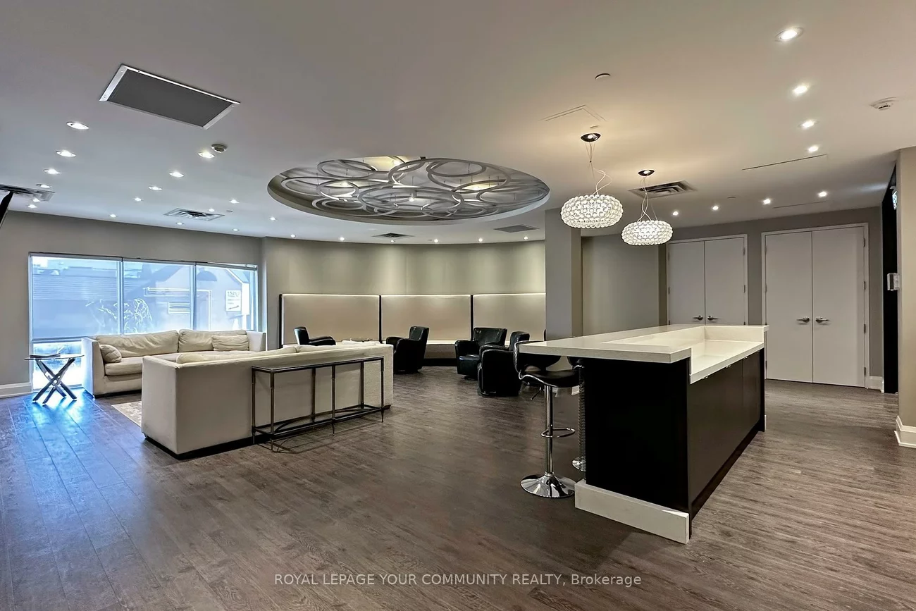 15277, Yonge, Aurora Village, Aurora