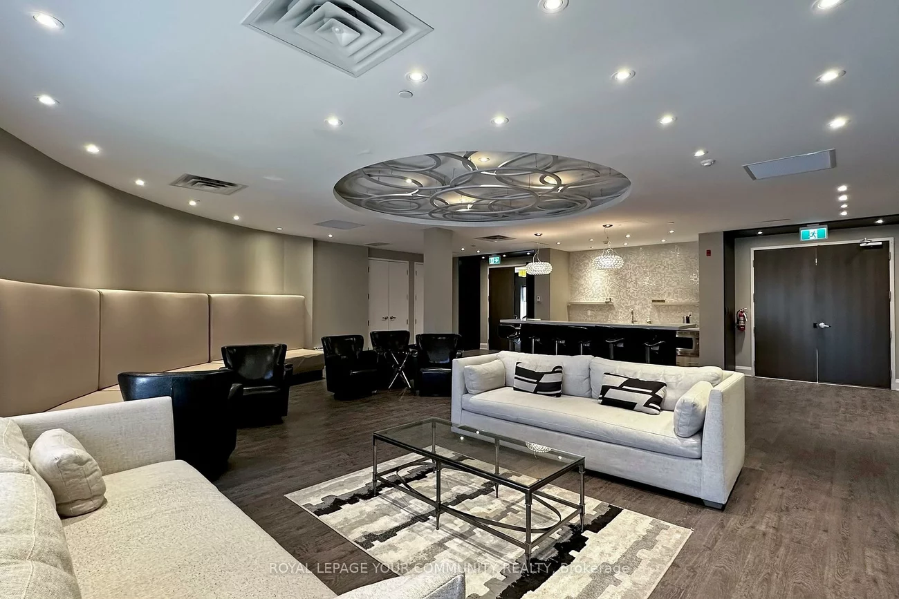 15277, Yonge, Aurora Village, Aurora
