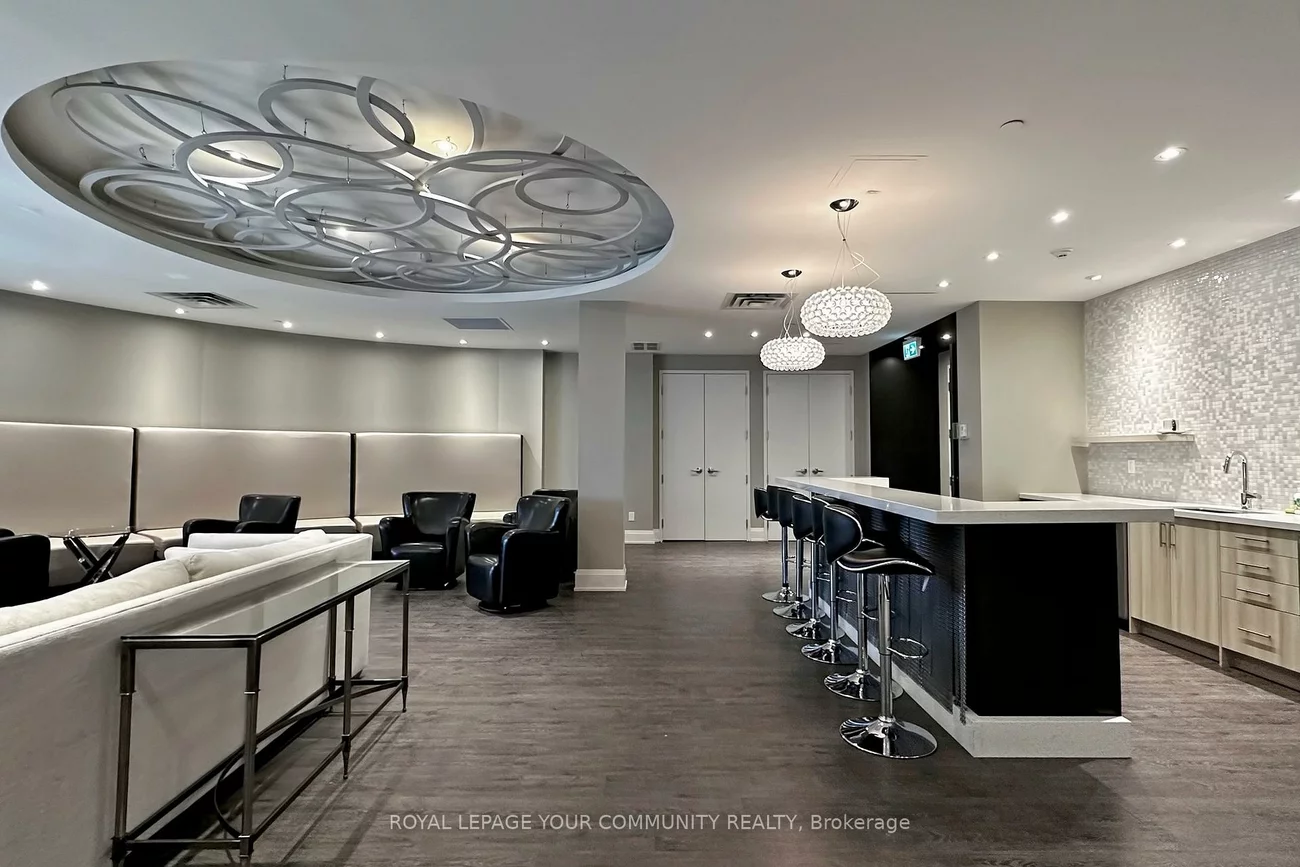 15277, Yonge, Aurora Village, Aurora