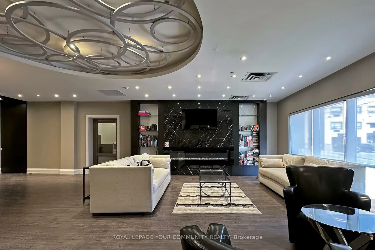 15277, Yonge, Aurora Village, Aurora