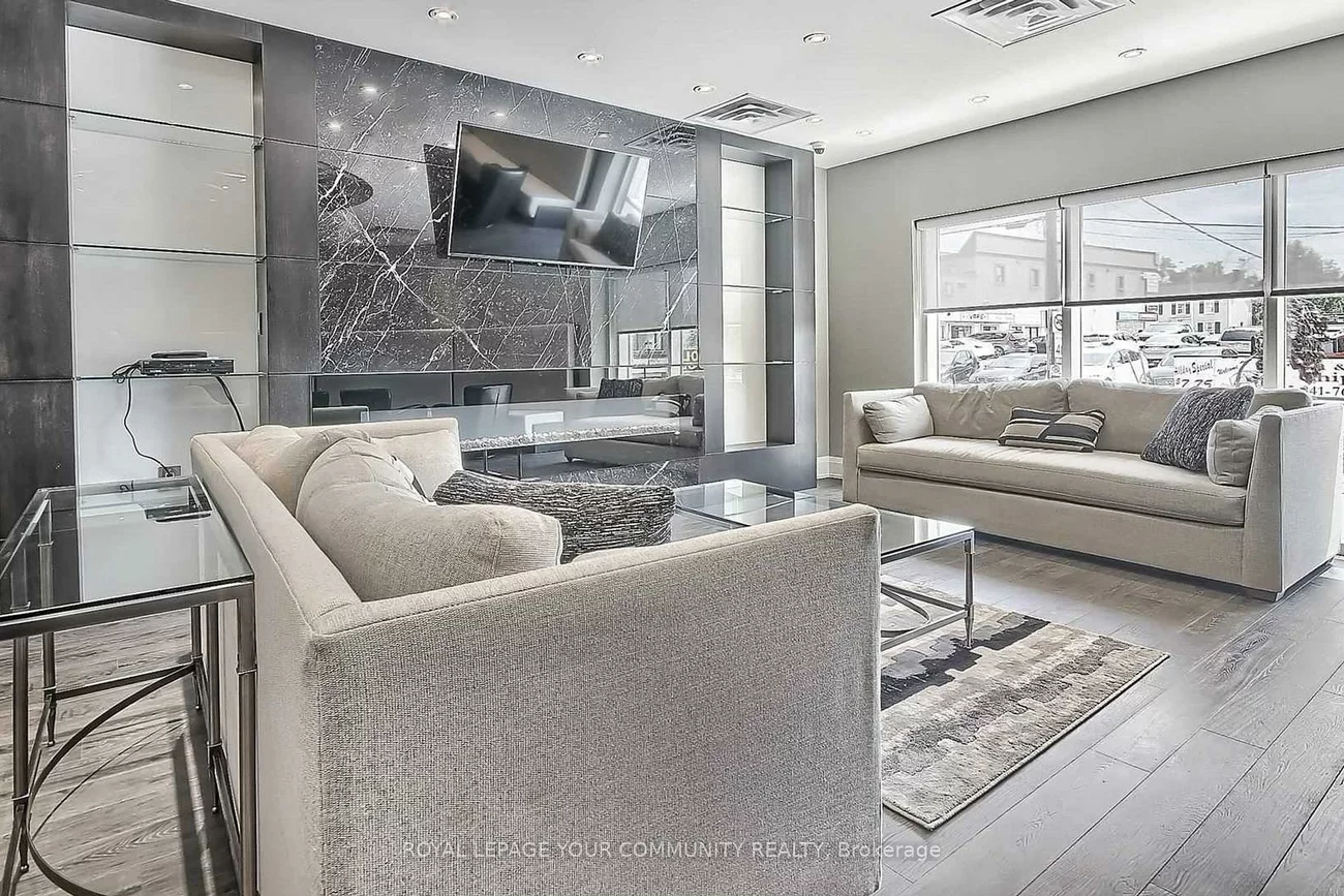 15277, Yonge, Aurora Village, Aurora