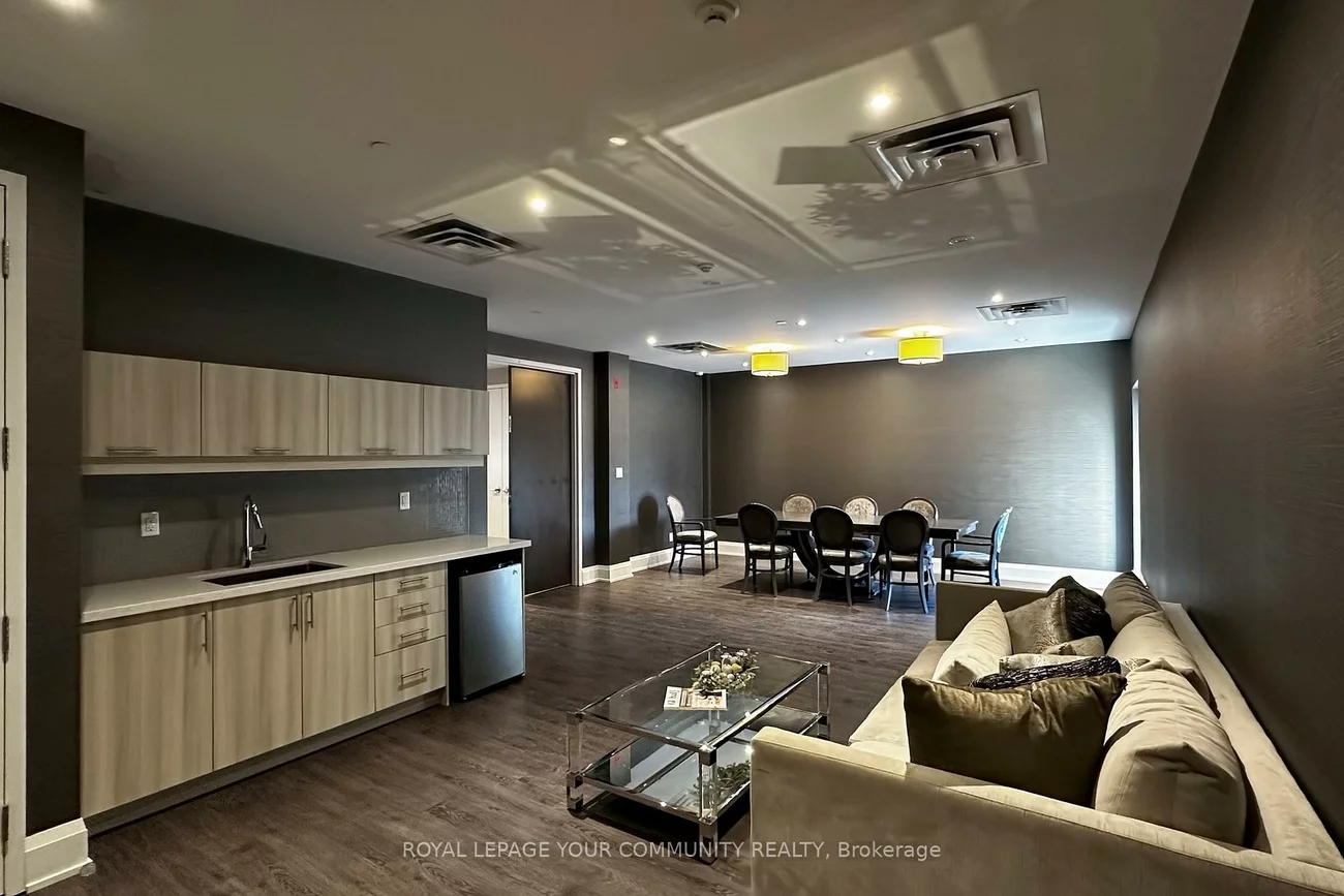 15277, Yonge, Aurora Village, Aurora