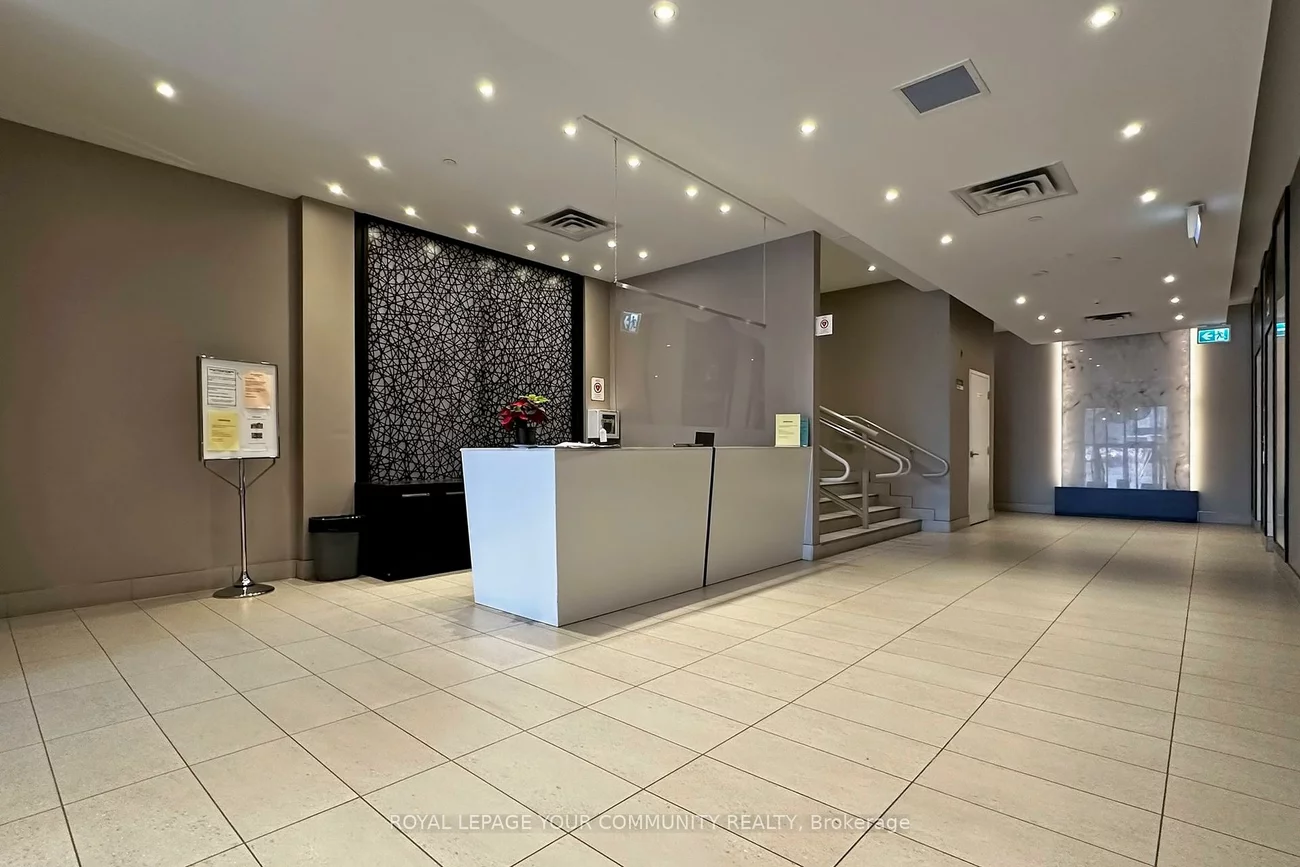 15277, Yonge, Aurora Village, Aurora
