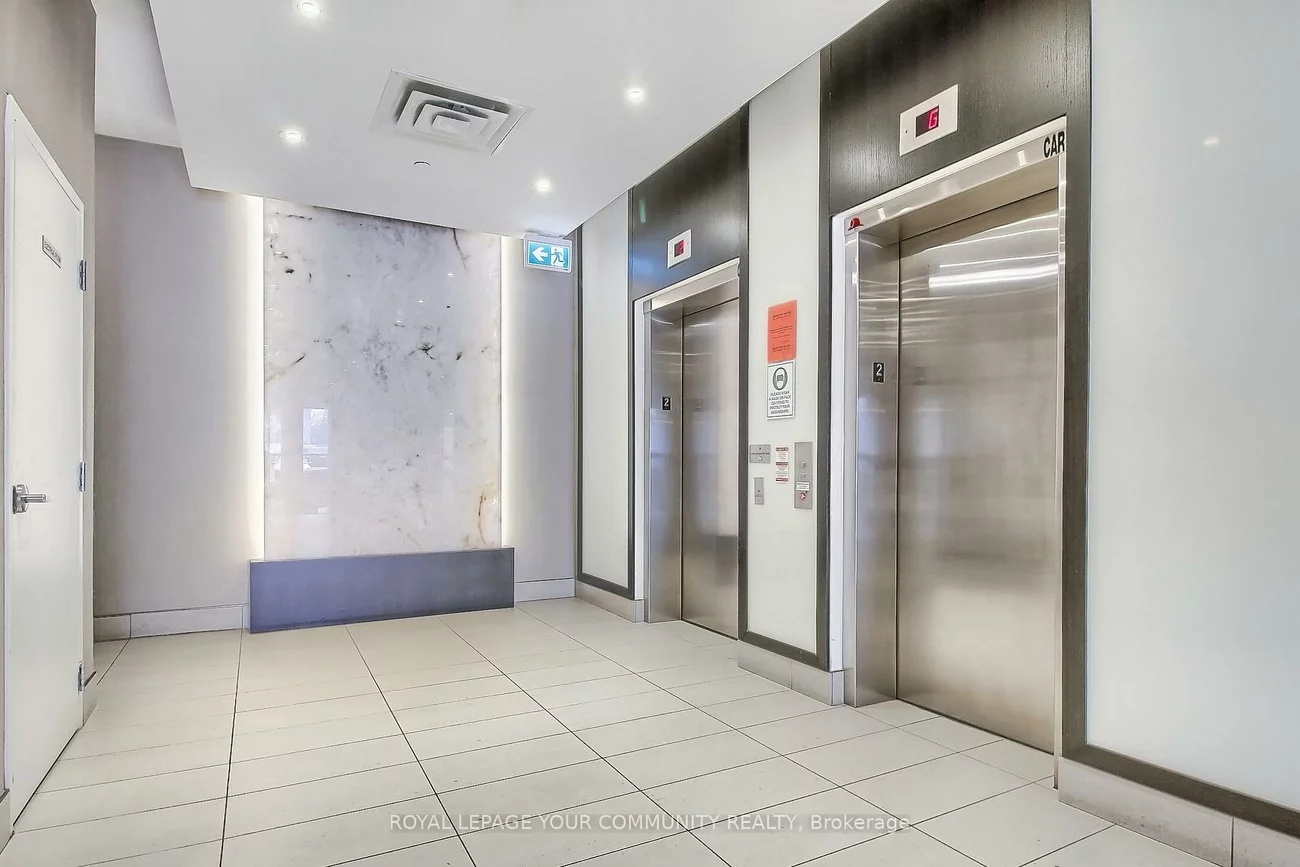 15277, Yonge, Aurora Village, Aurora