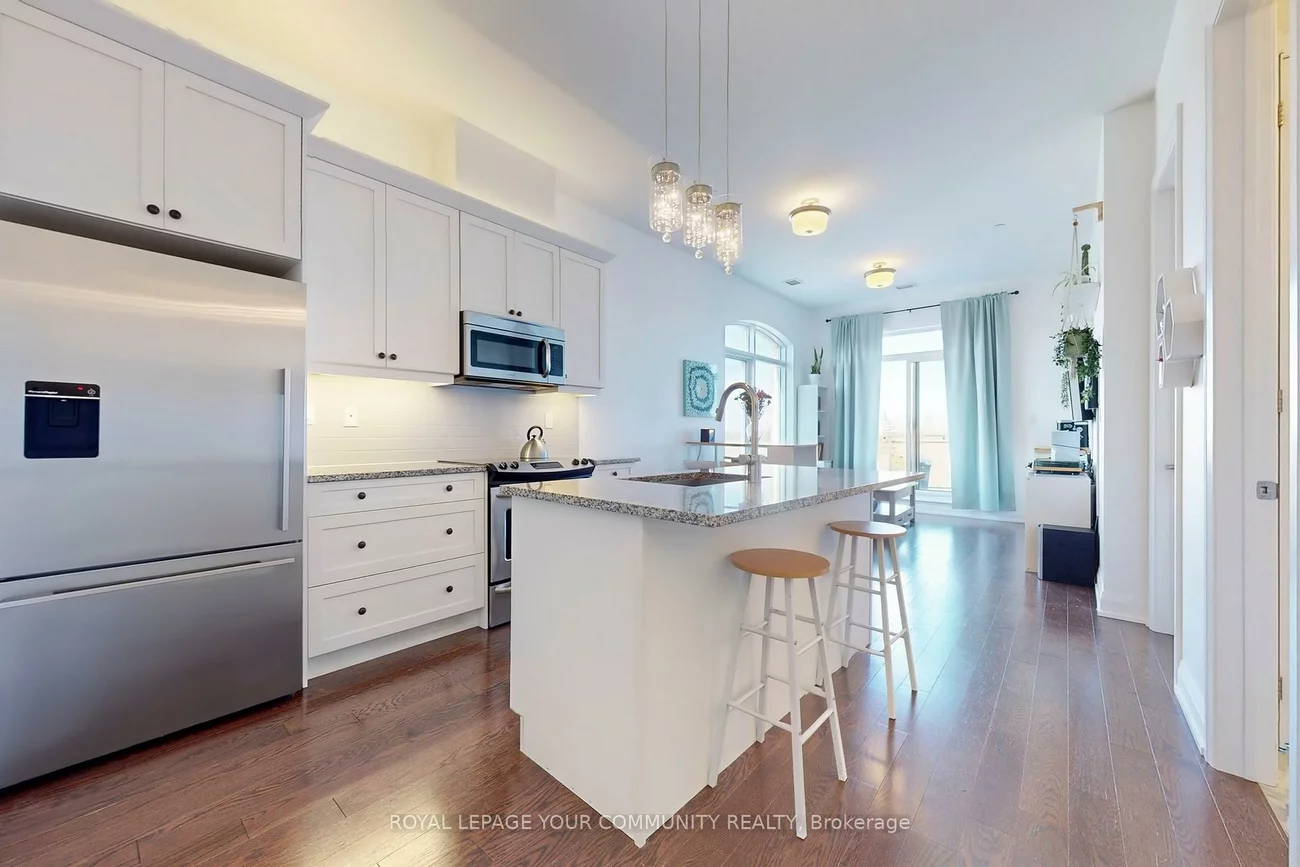 15277, Yonge, Aurora Village, Aurora