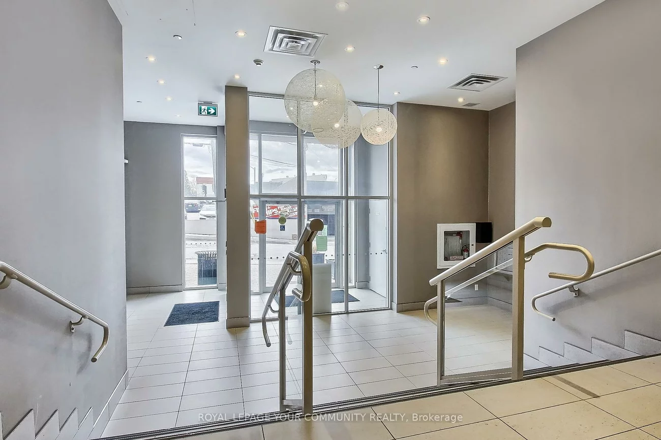 15277, Yonge, Aurora Village, Aurora
