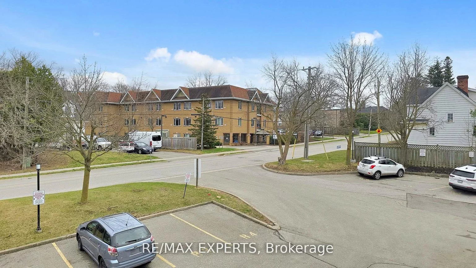 85, Wellington, Aurora Village, Aurora