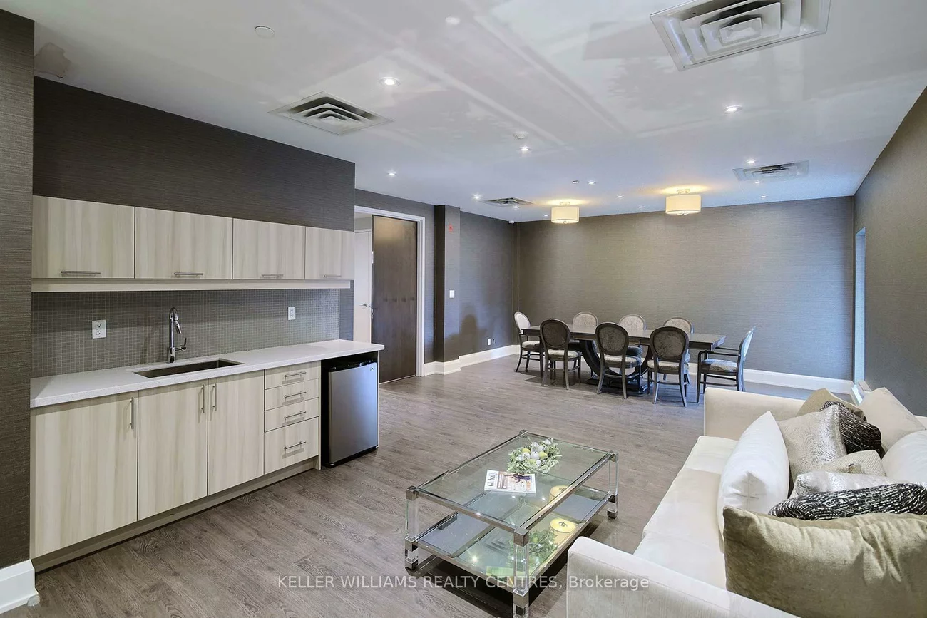 15277, Yonge, Aurora Village, Aurora