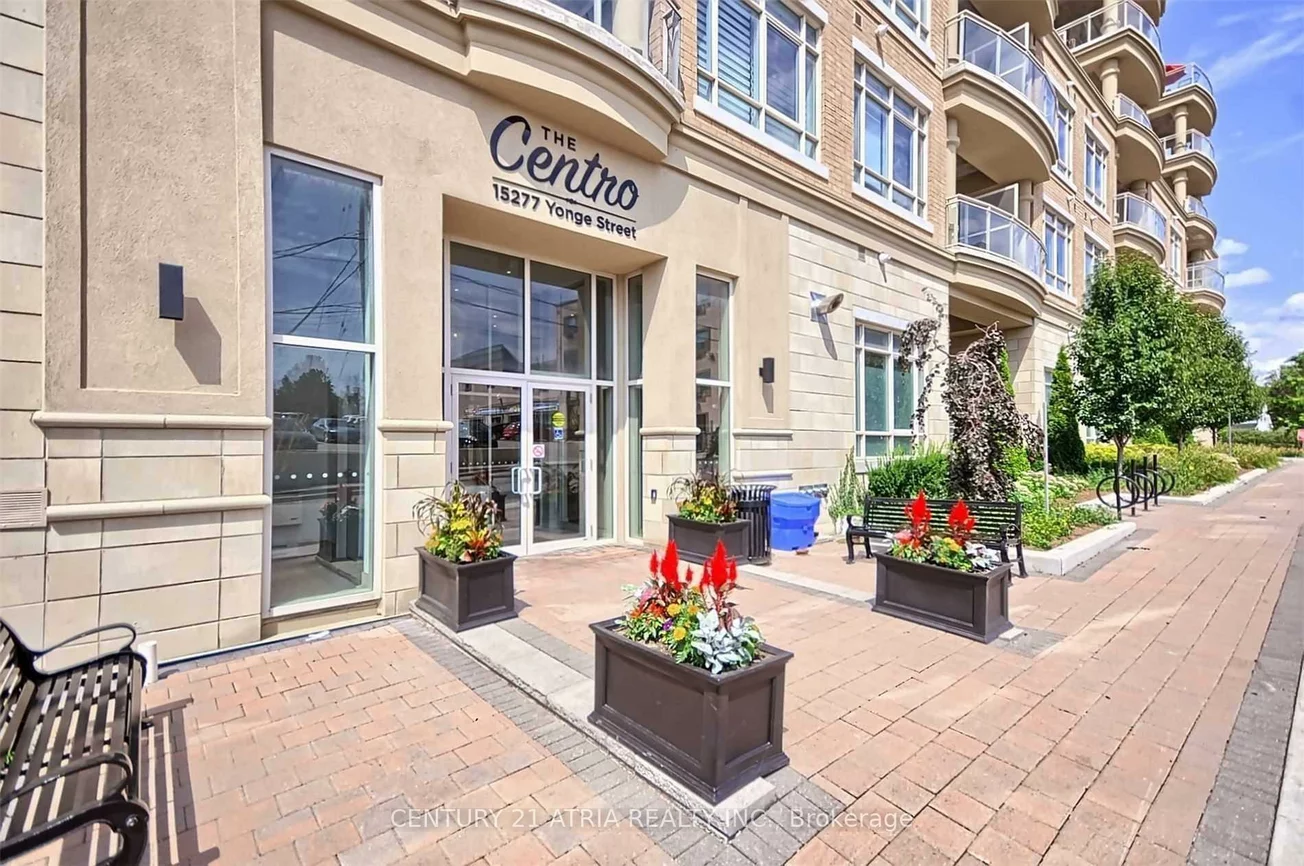15277, Yonge, Aurora Village, Aurora