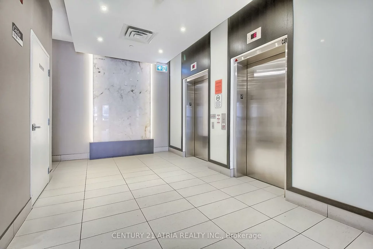 15277, Yonge, Aurora Village, Aurora