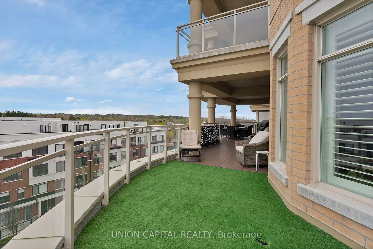 15277, Yonge, Aurora Village, Aurora