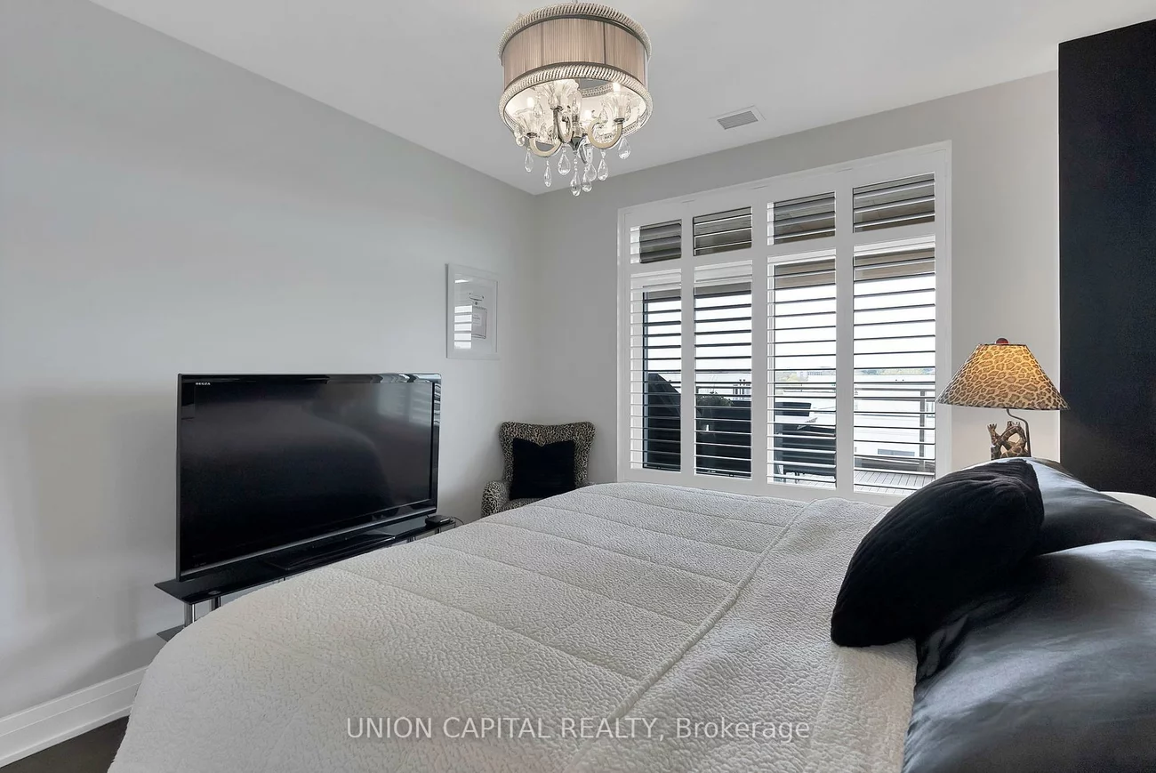15277, Yonge, Aurora Village, Aurora