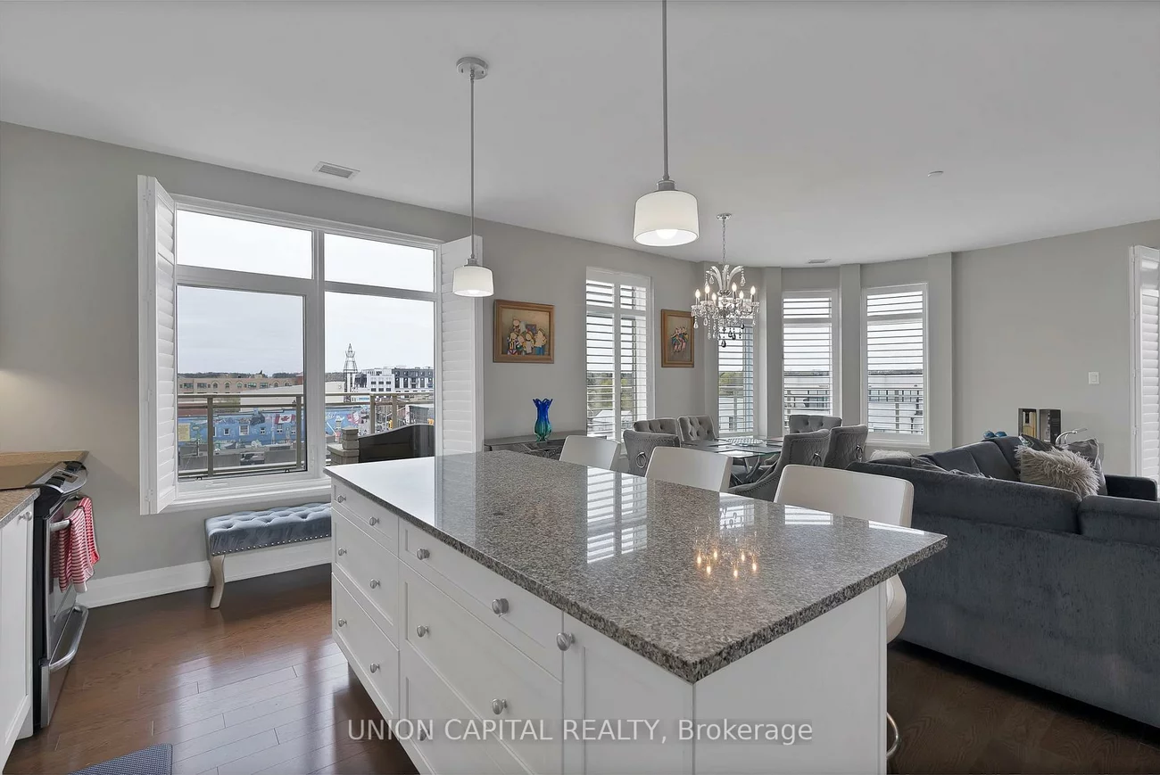 15277, Yonge, Aurora Village, Aurora