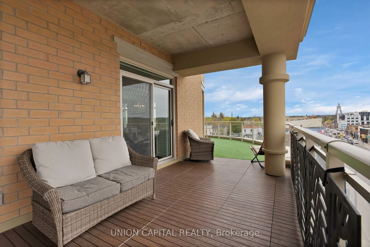 15277, Yonge, Aurora Village, Aurora
