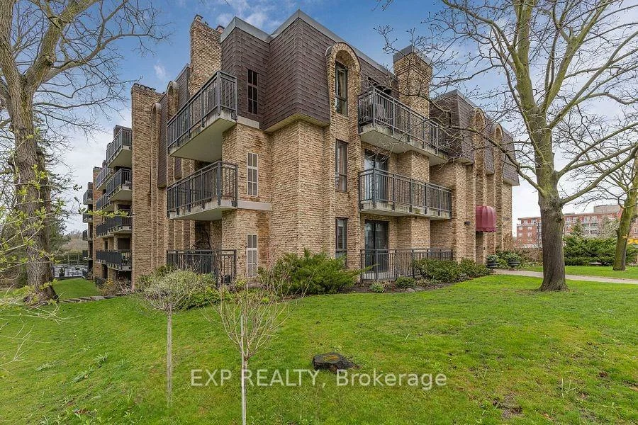 15390, Yonge, Aurora Heights, Aurora