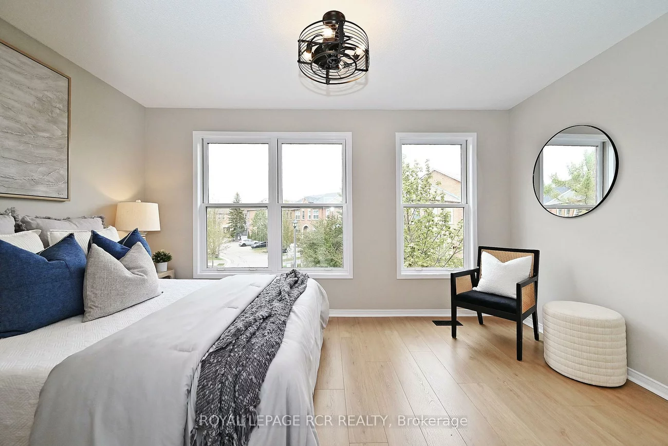 28, Wyatt, Bayview Wellington, Aurora