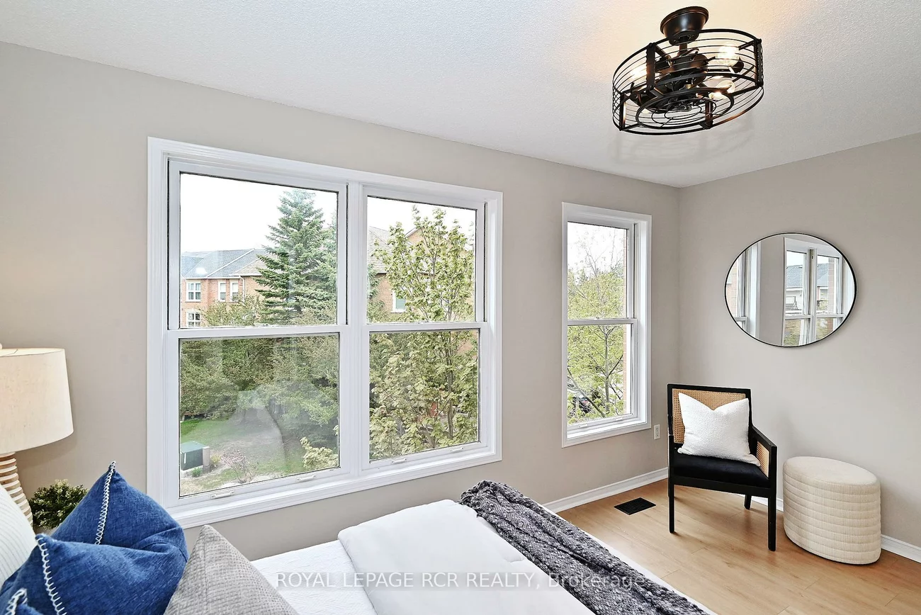28, Wyatt, Bayview Wellington, Aurora