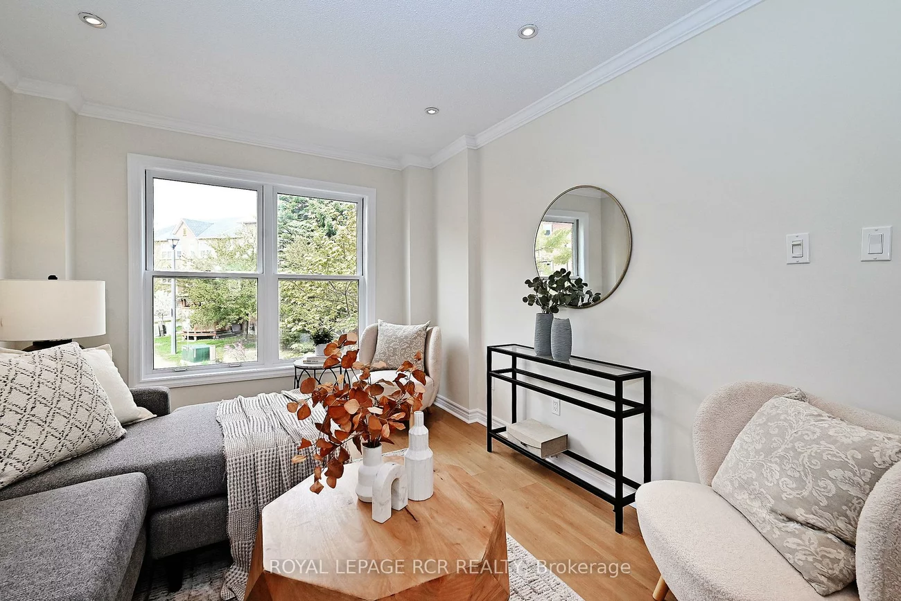 28, Wyatt, Bayview Wellington, Aurora