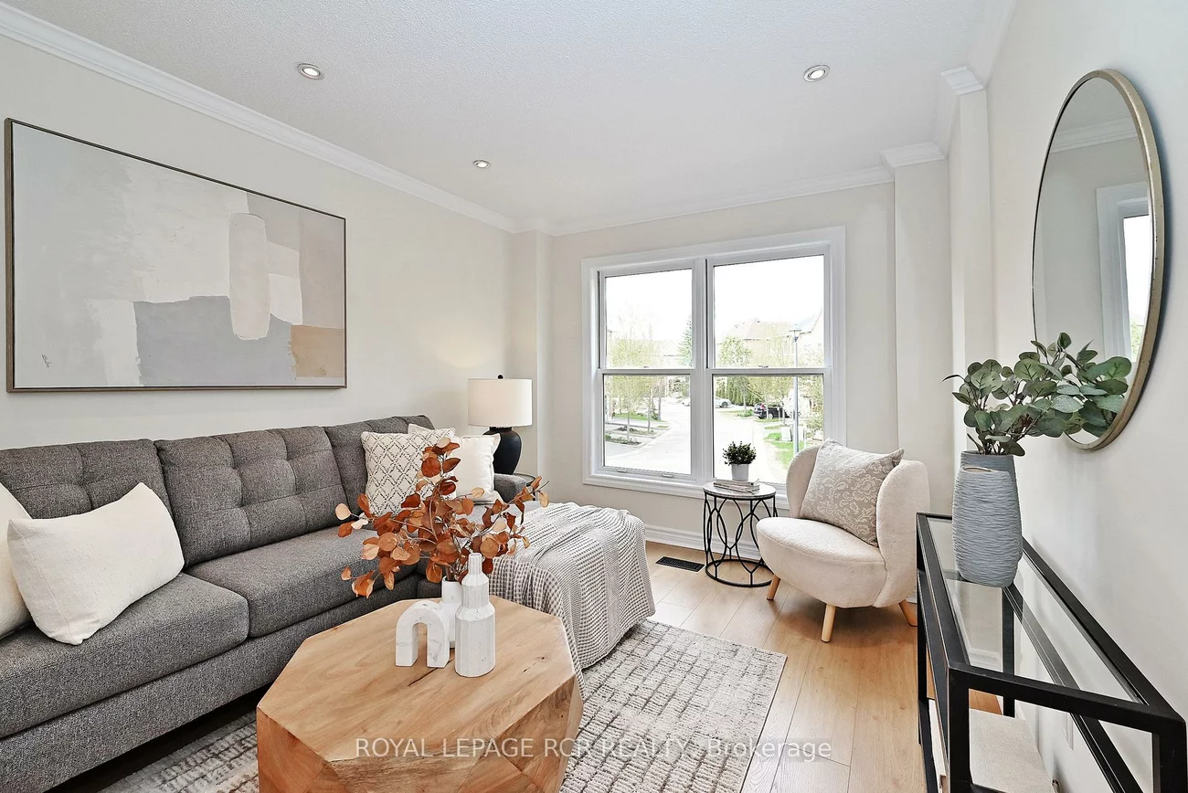 28, Wyatt, Bayview Wellington, Aurora