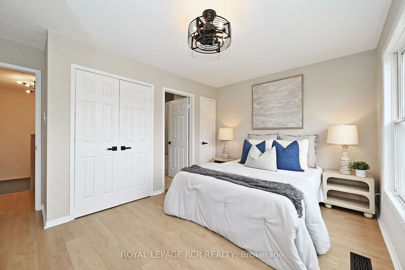 28, Wyatt, Bayview Wellington, Aurora