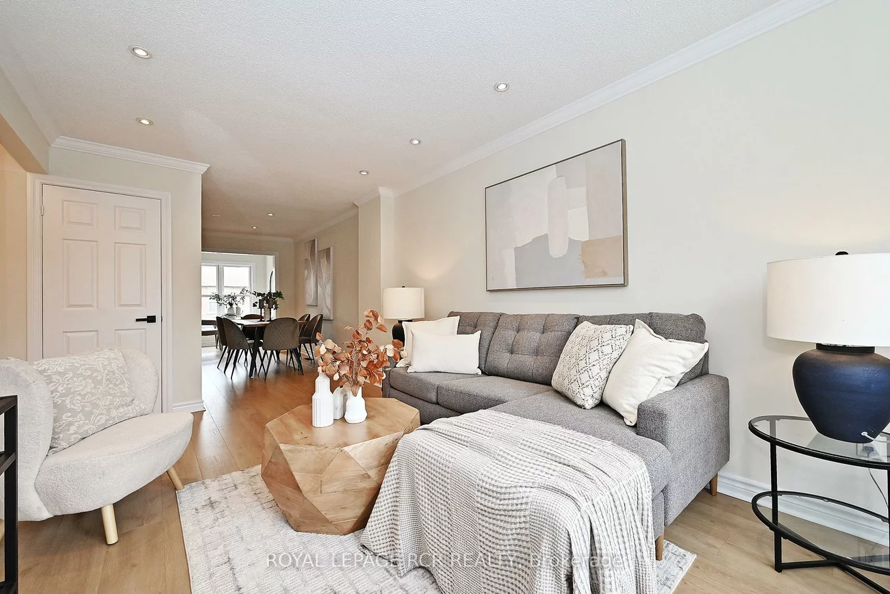 28, Wyatt, Bayview Wellington, Aurora