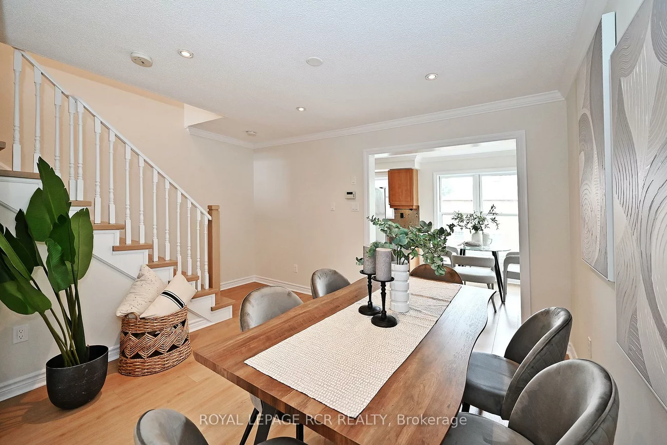 28, Wyatt, Bayview Wellington, Aurora