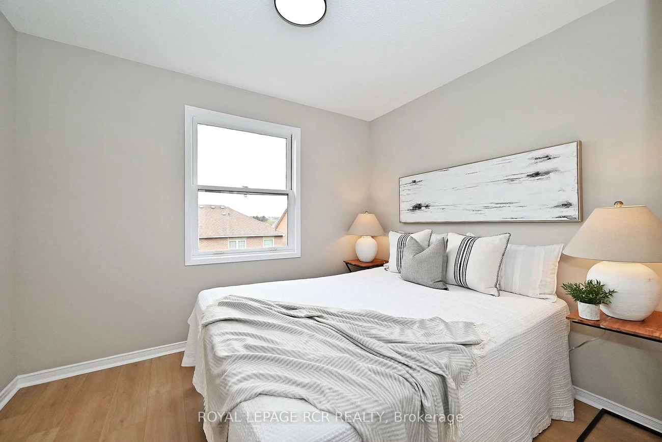 28, Wyatt, Bayview Wellington, Aurora