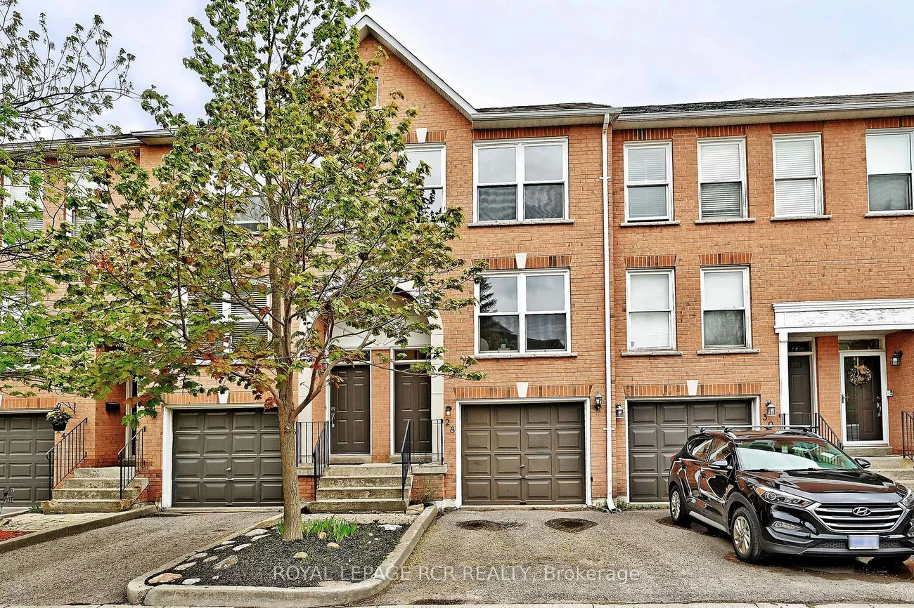 28, Wyatt, Bayview Wellington, Aurora