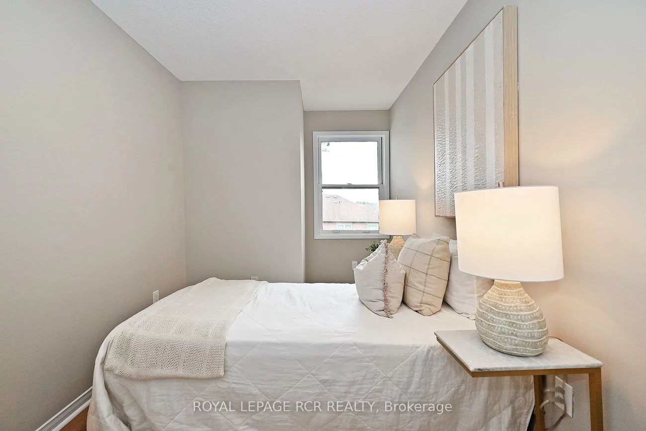28, Wyatt, Bayview Wellington, Aurora