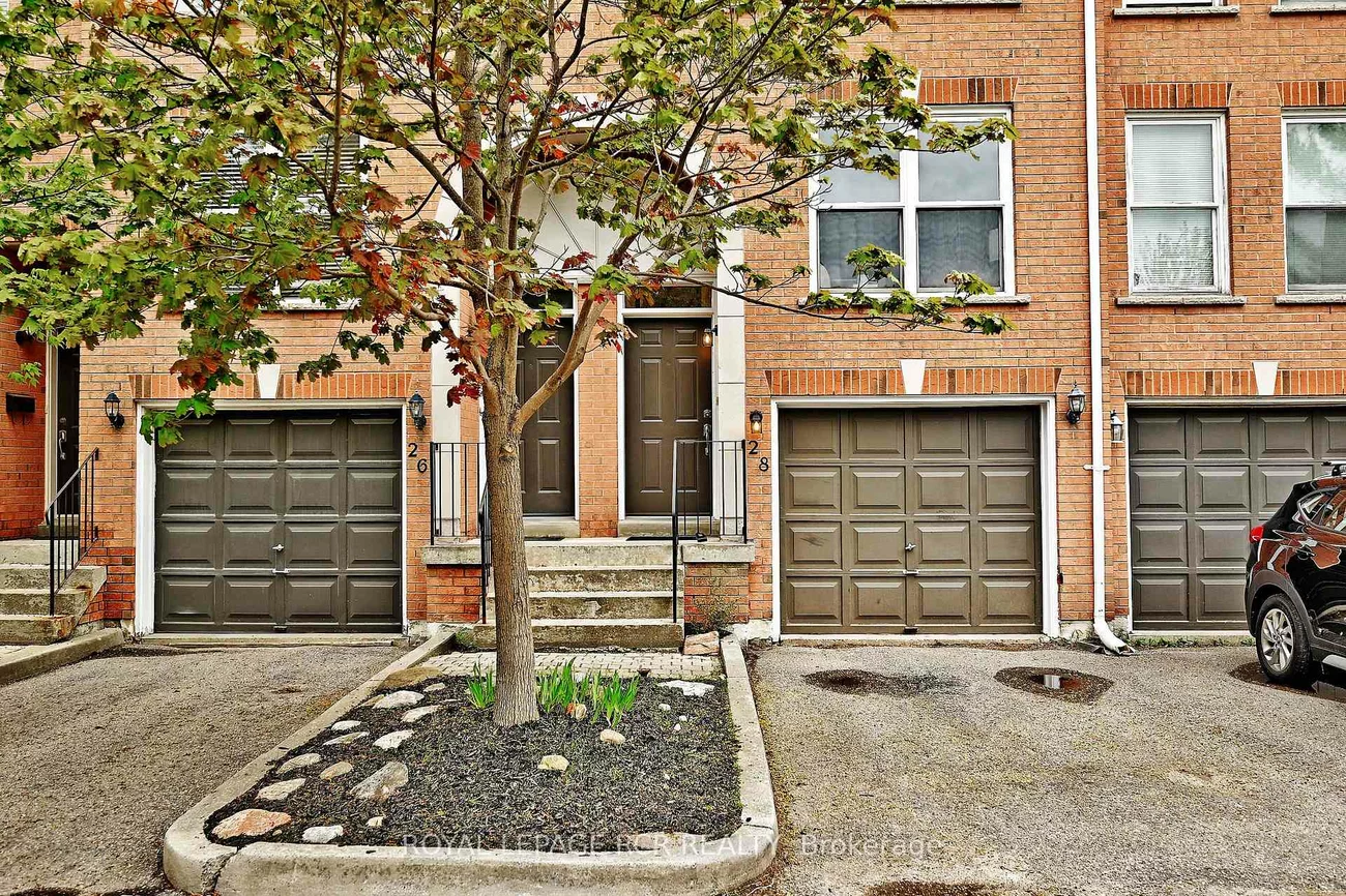 28, Wyatt, Bayview Wellington, Aurora