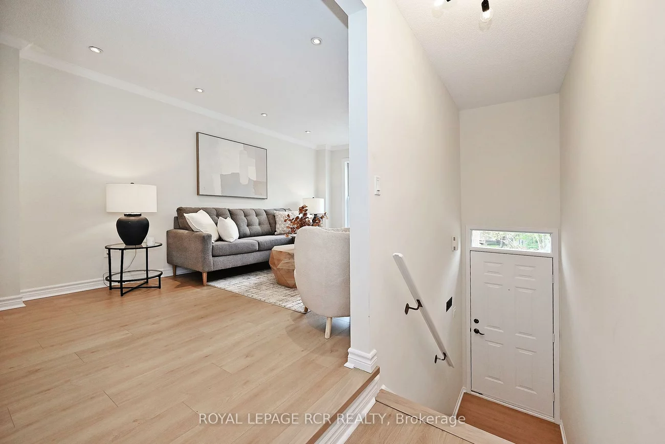 28, Wyatt, Bayview Wellington, Aurora