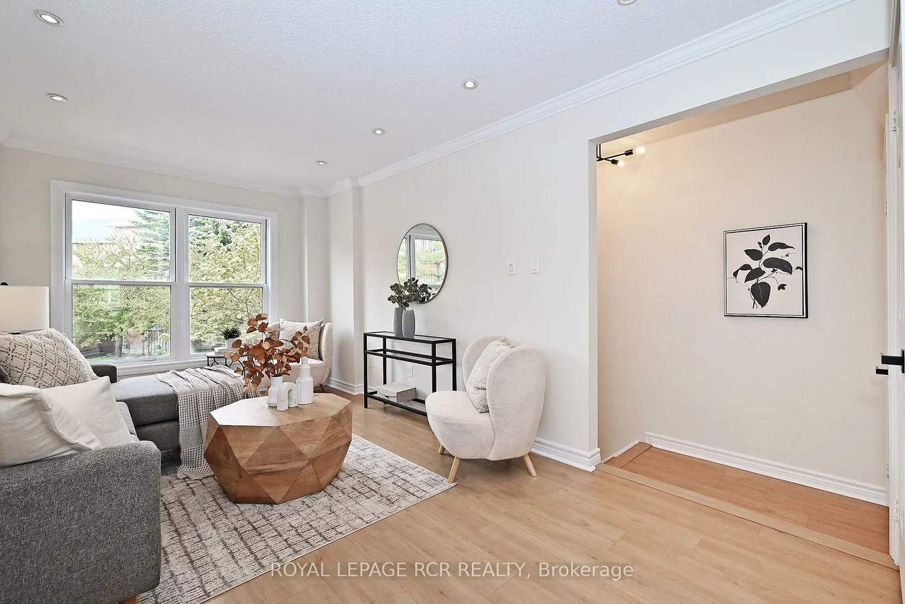 28, Wyatt, Bayview Wellington, Aurora