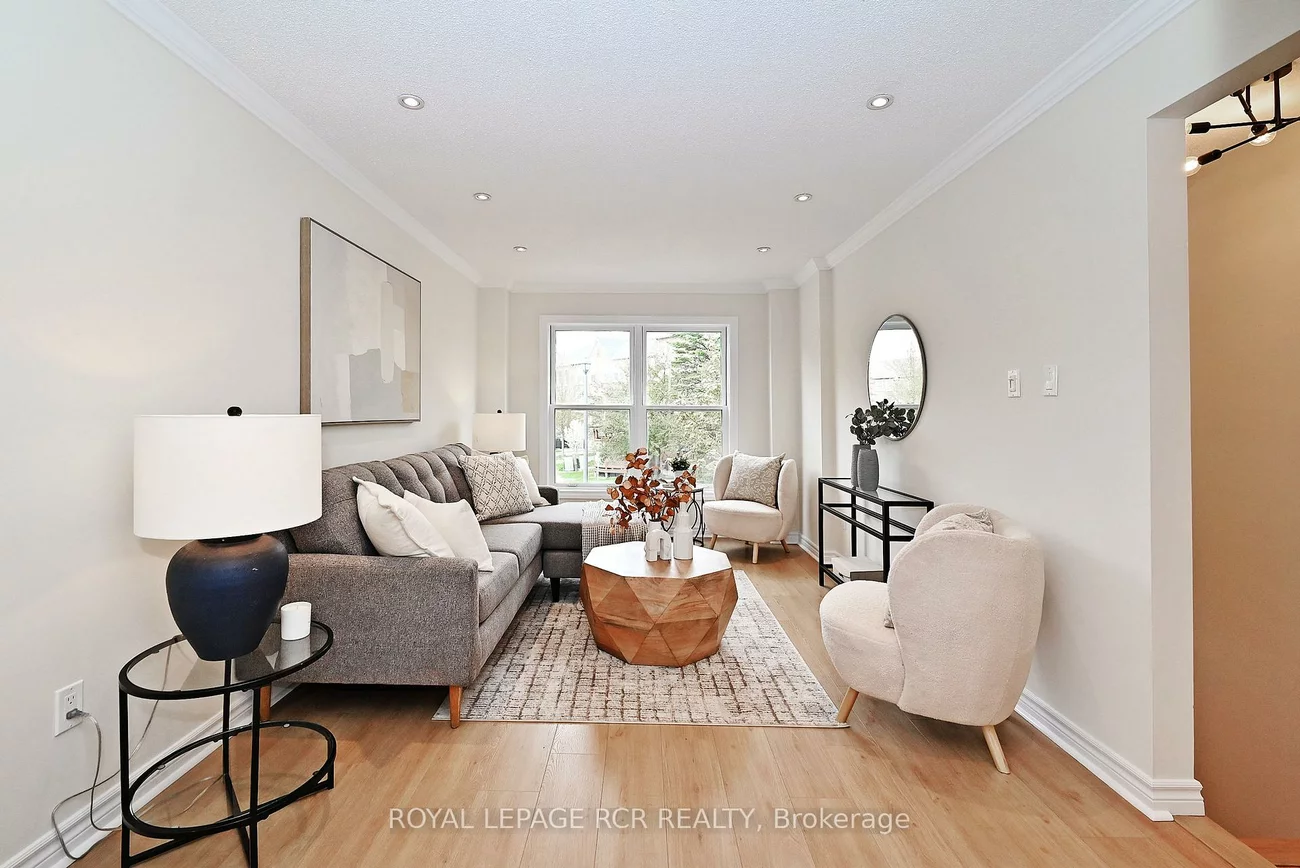28, Wyatt, Bayview Wellington, Aurora