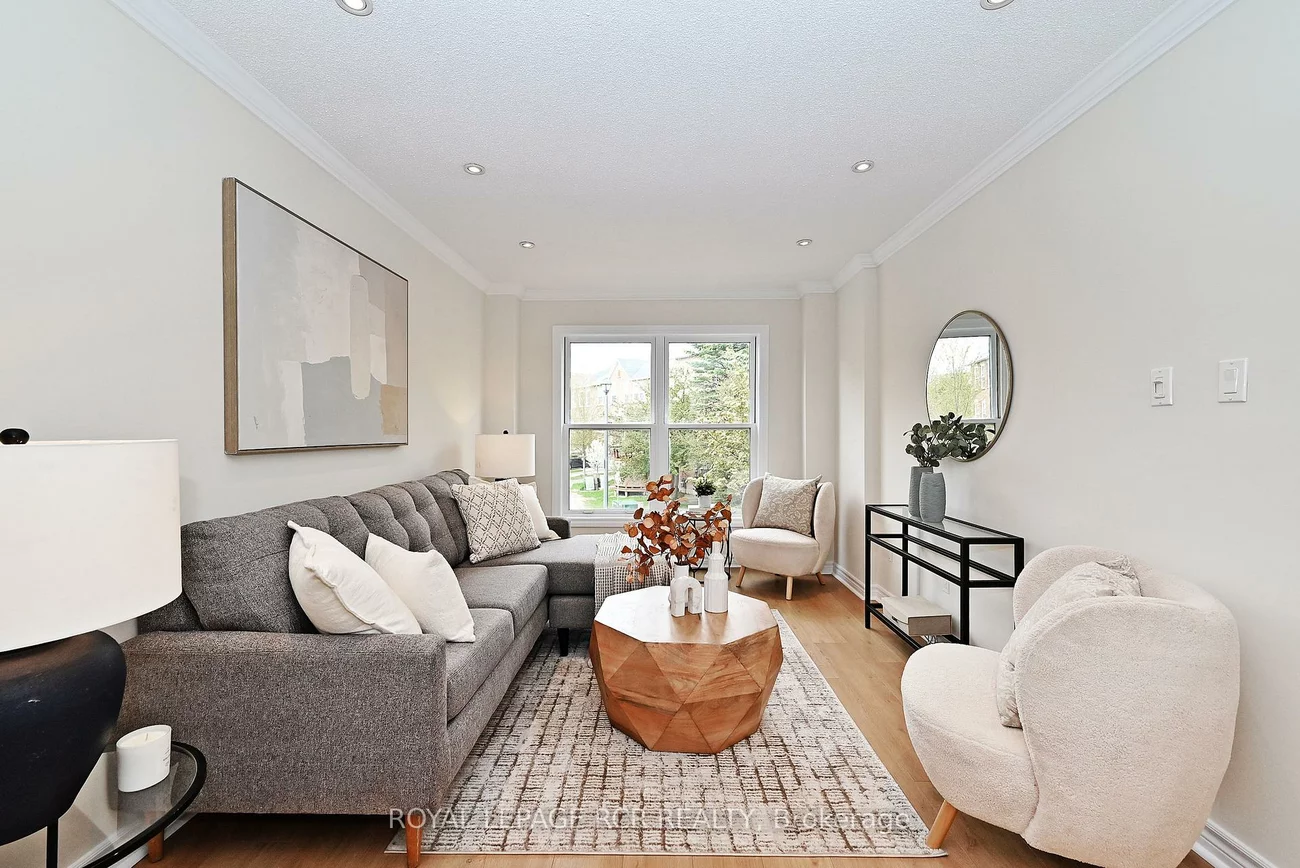 28, Wyatt, Bayview Wellington, Aurora