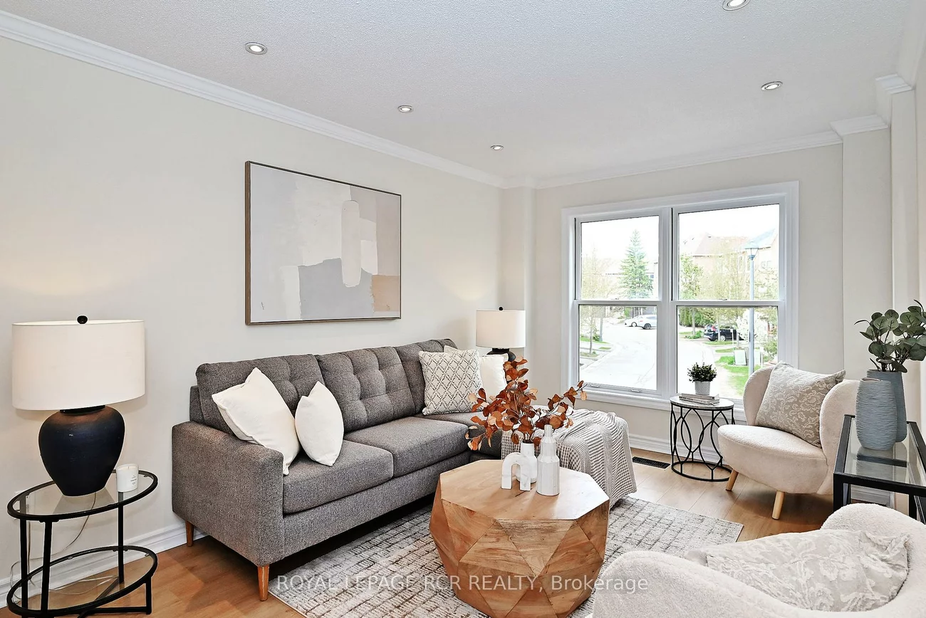 28, Wyatt, Bayview Wellington, Aurora