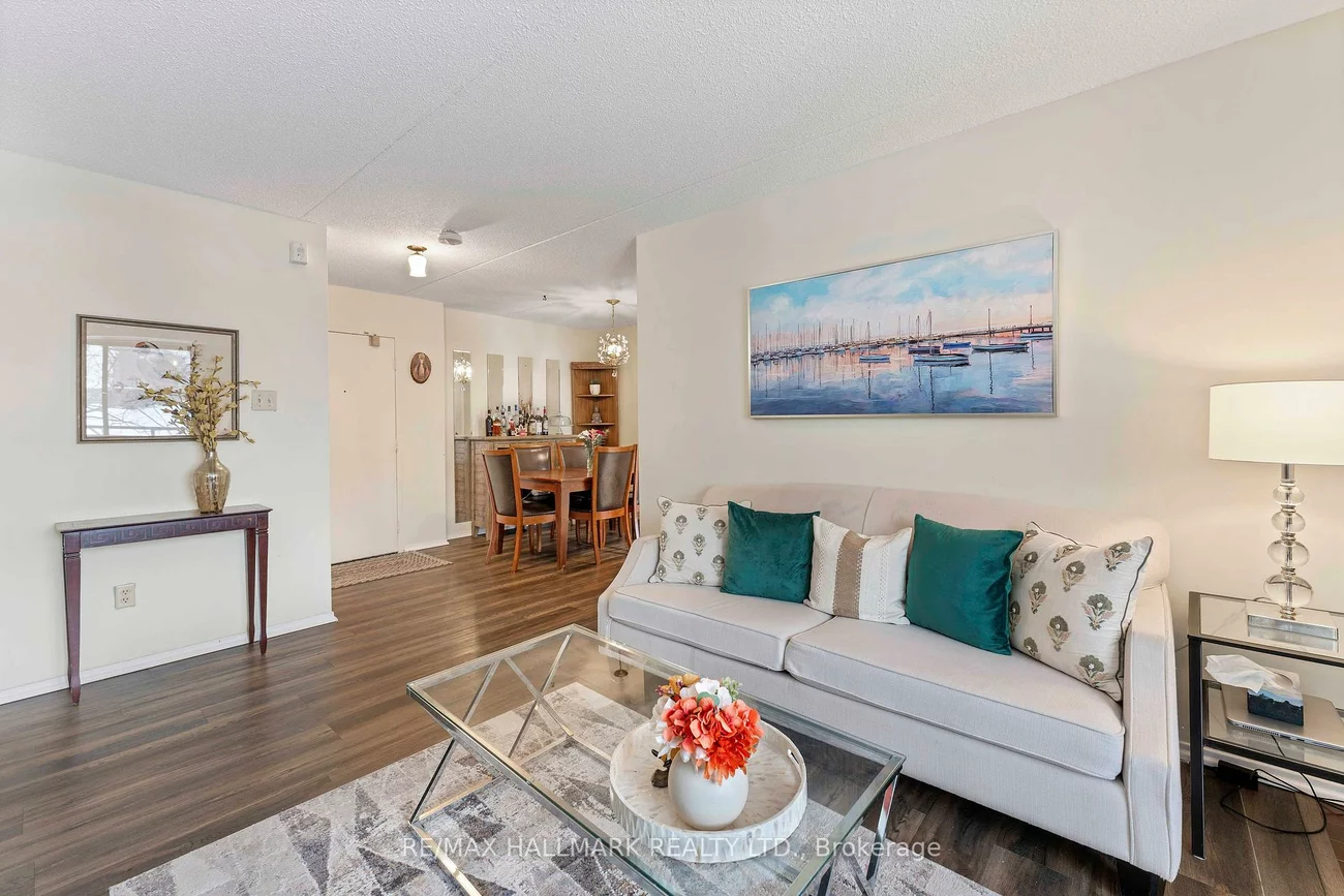 15390, Yonge, Aurora Village, Aurora