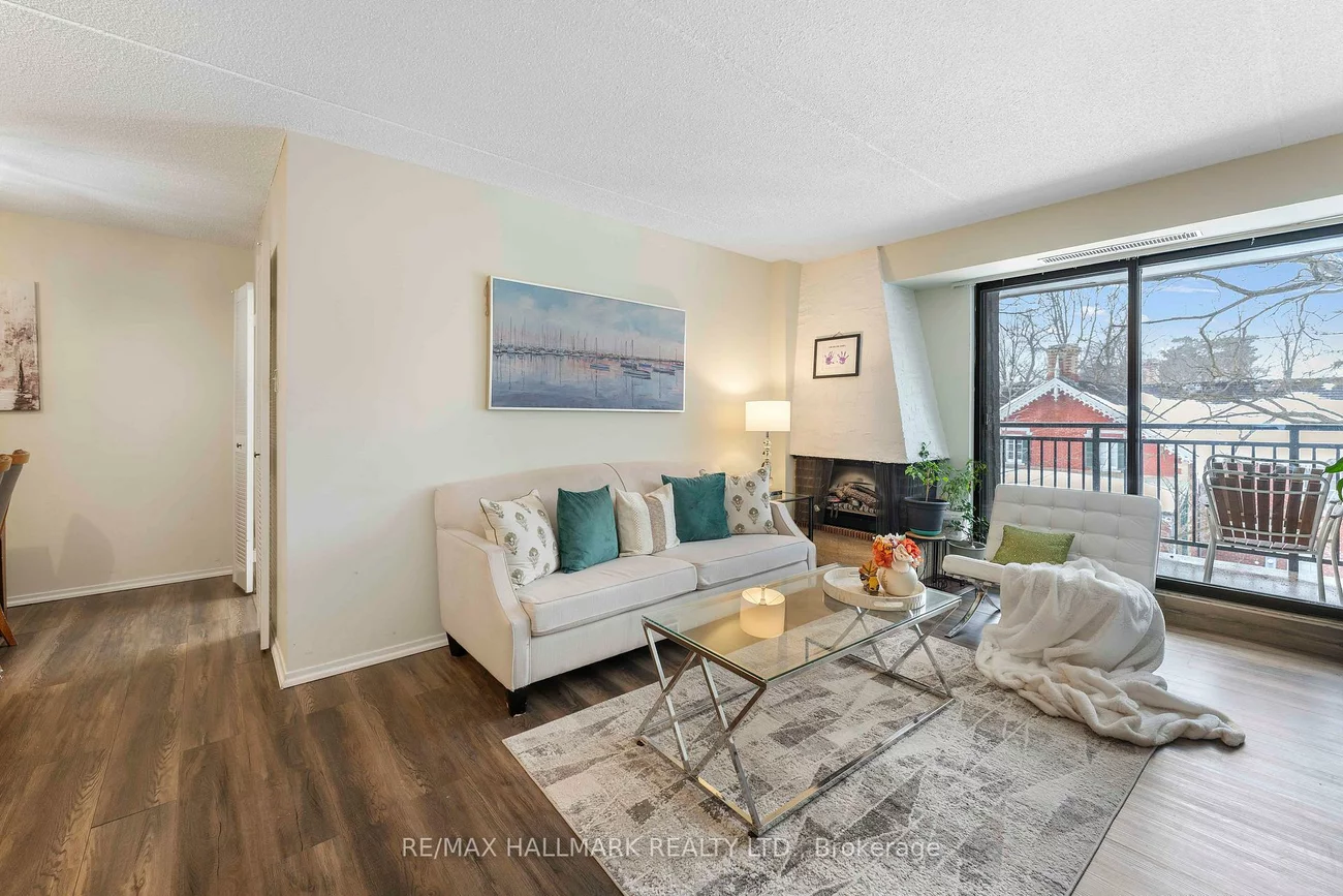 15390, Yonge, Aurora Village, Aurora
