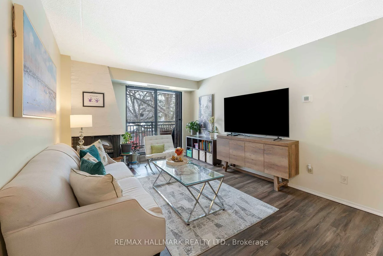 15390, Yonge, Aurora Village, Aurora