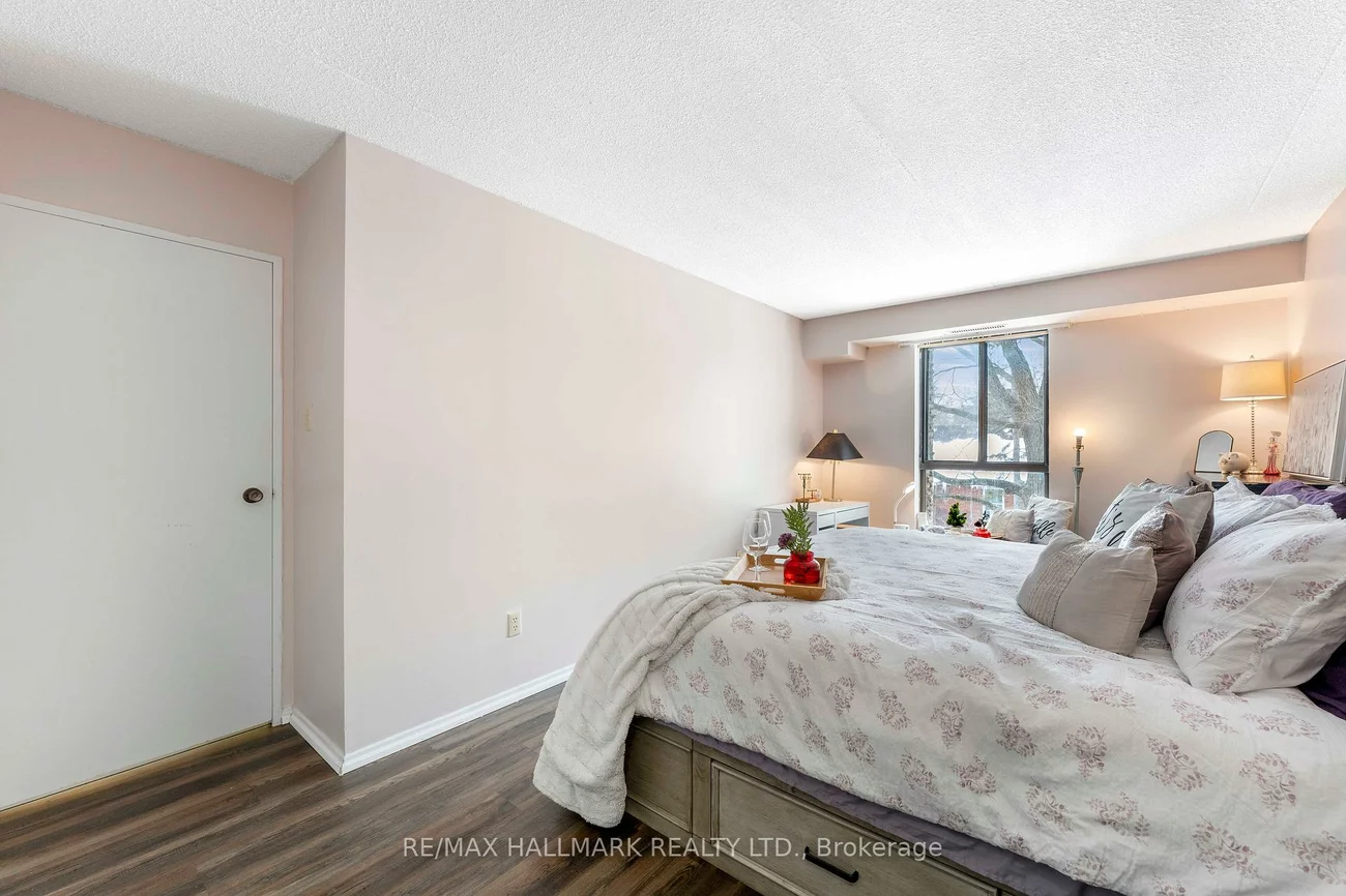 15390, Yonge, Aurora Village, Aurora