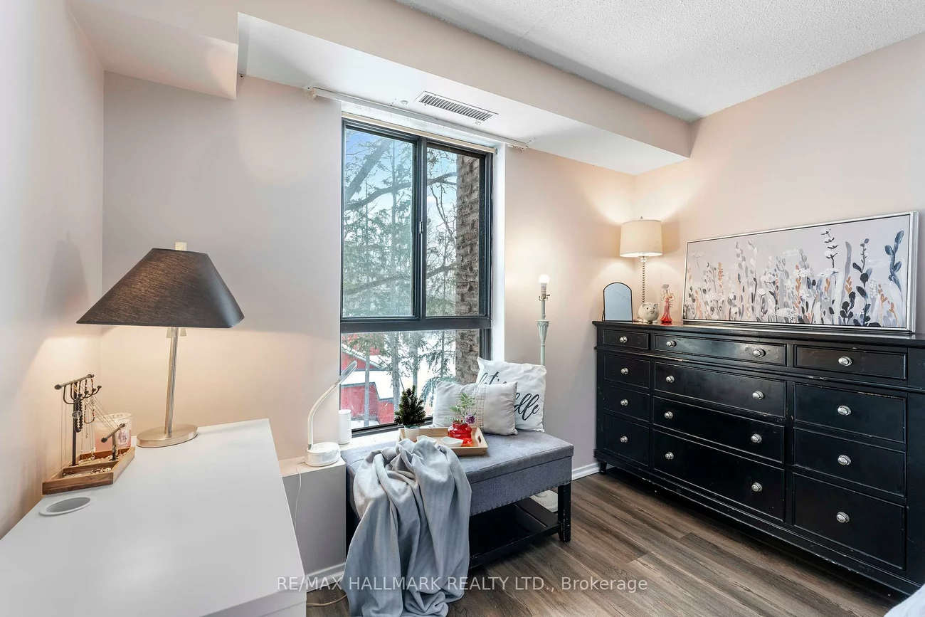 15390, Yonge, Aurora Village, Aurora