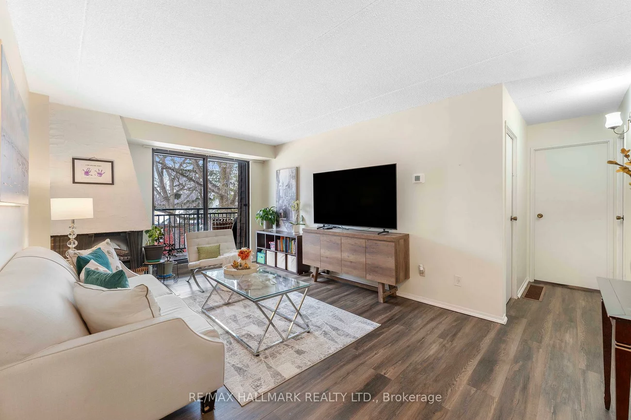 15390, Yonge, Aurora Village, Aurora
