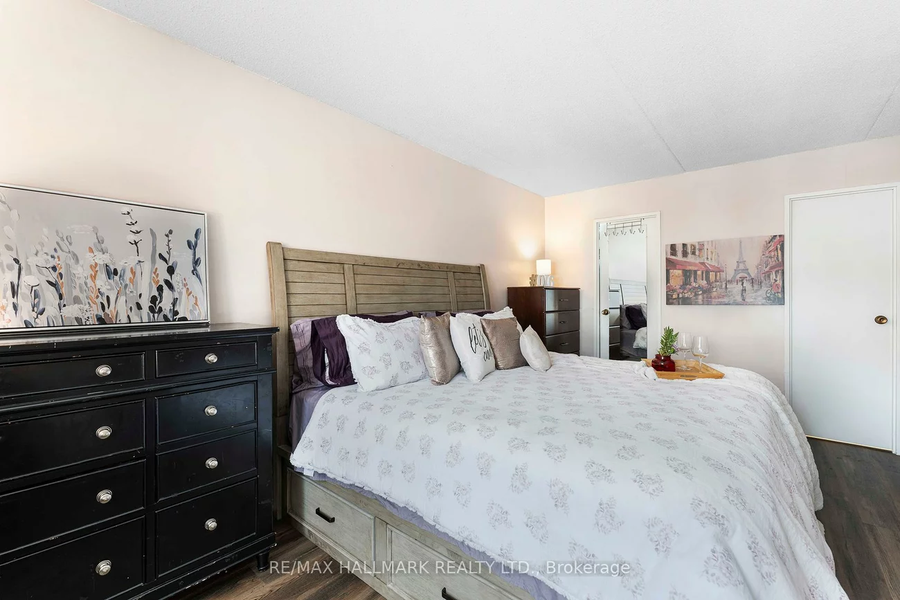15390, Yonge, Aurora Village, Aurora