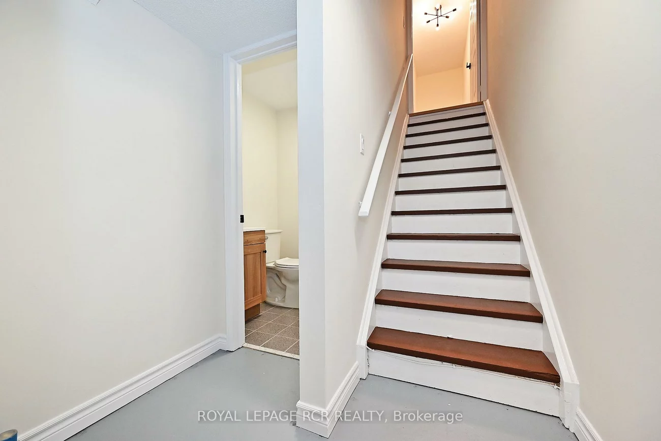 28, Wyatt, Bayview Wellington, Aurora