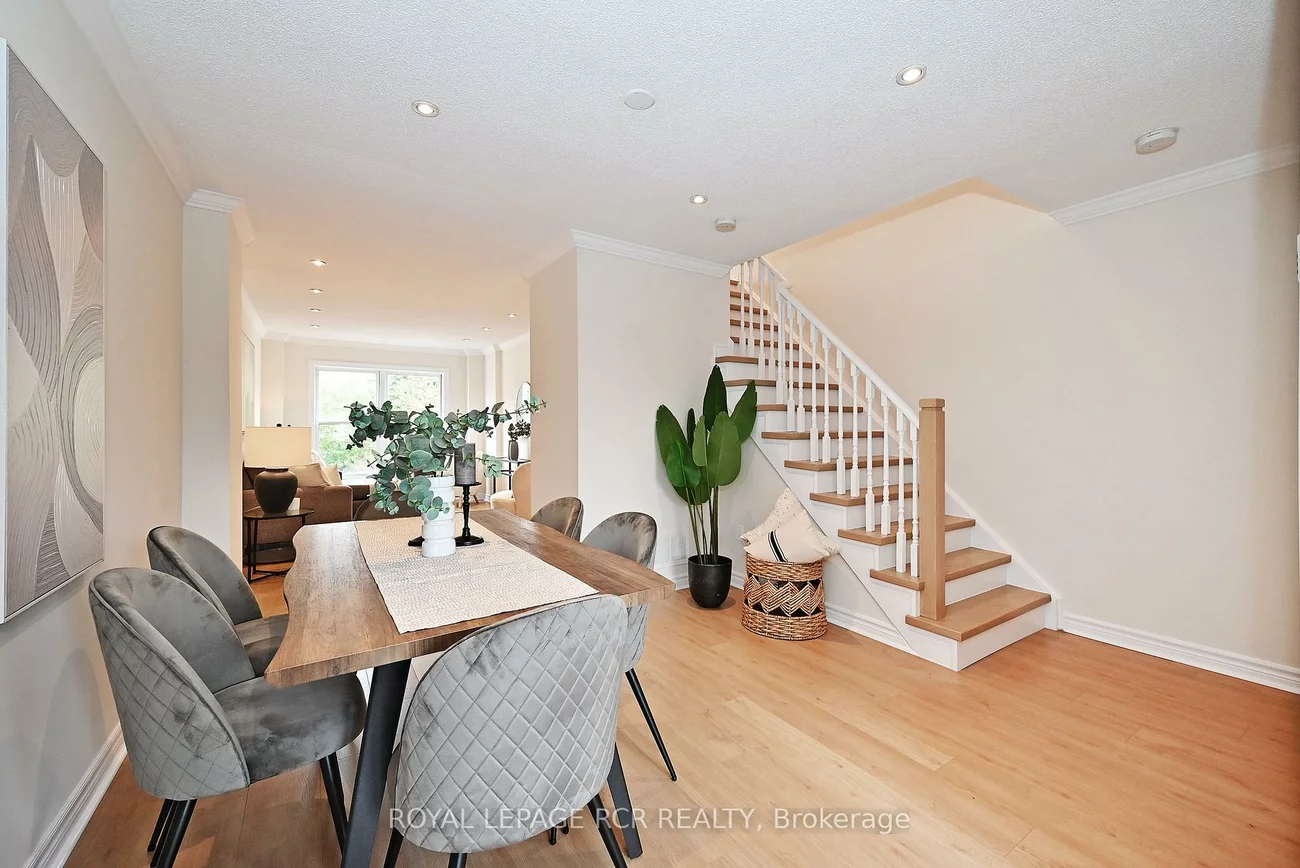 28, Wyatt, Bayview Wellington, Aurora