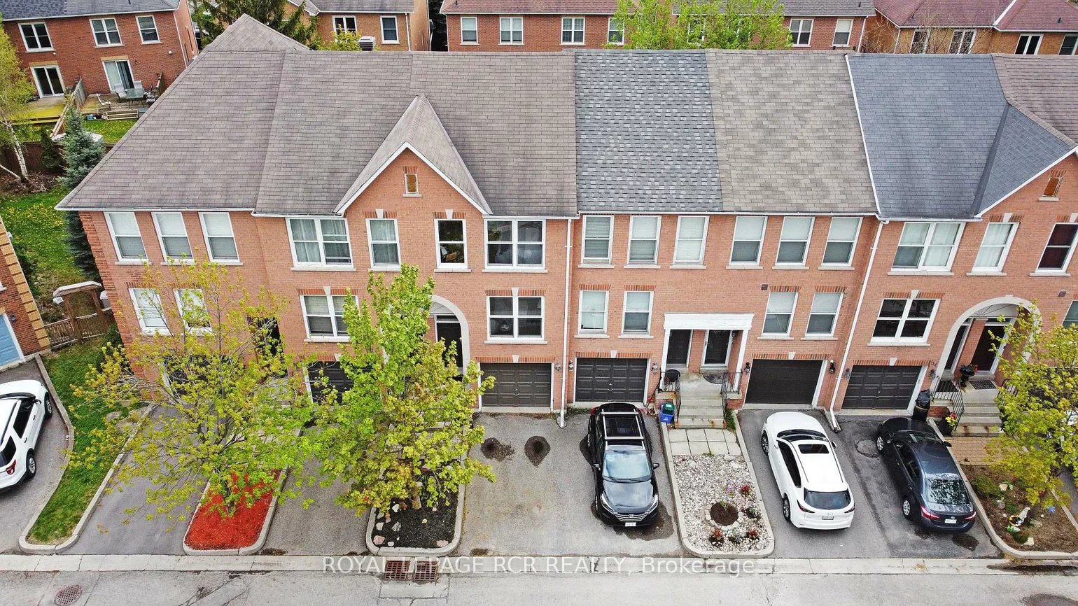 28, Wyatt, Bayview Wellington, Aurora
