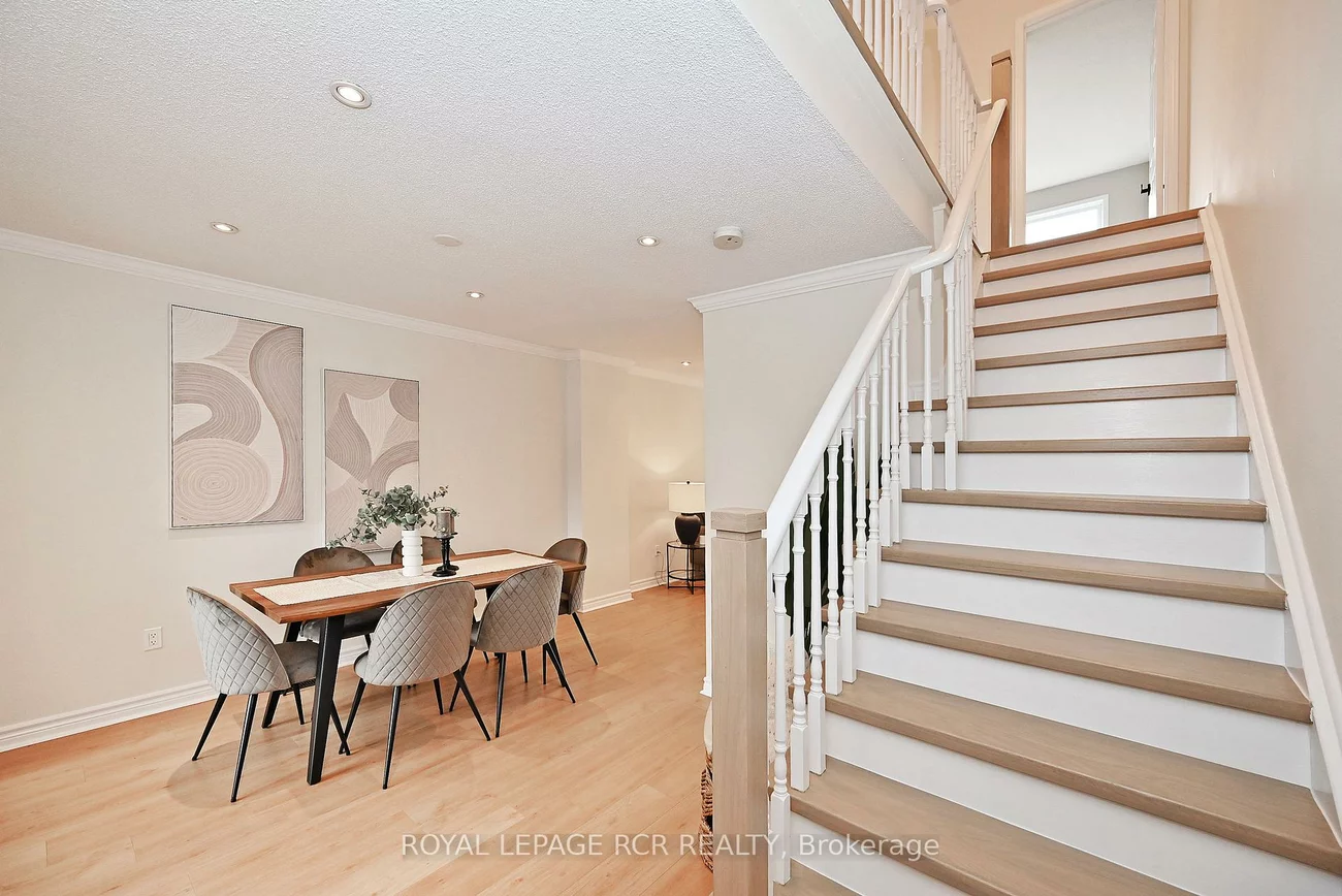 28, Wyatt, Bayview Wellington, Aurora
