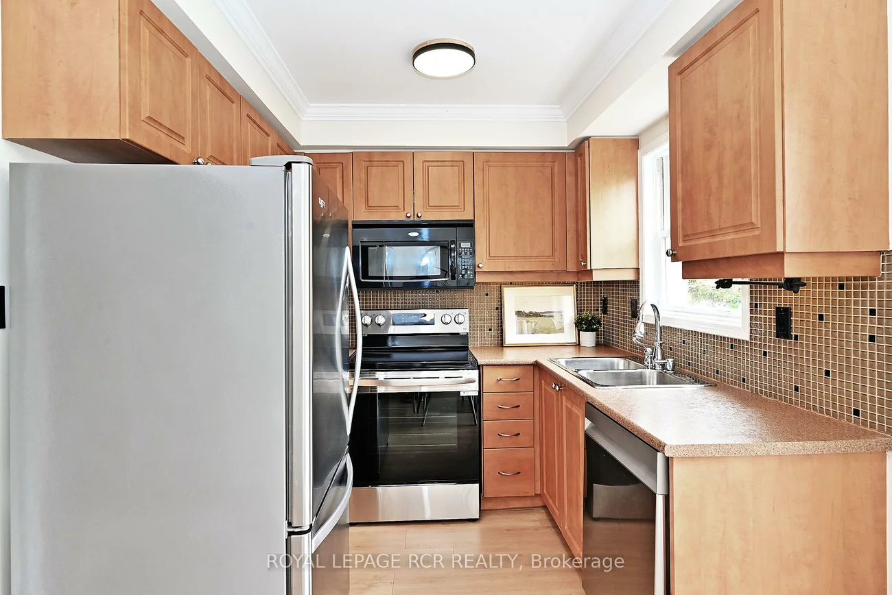 28, Wyatt, Bayview Wellington, Aurora