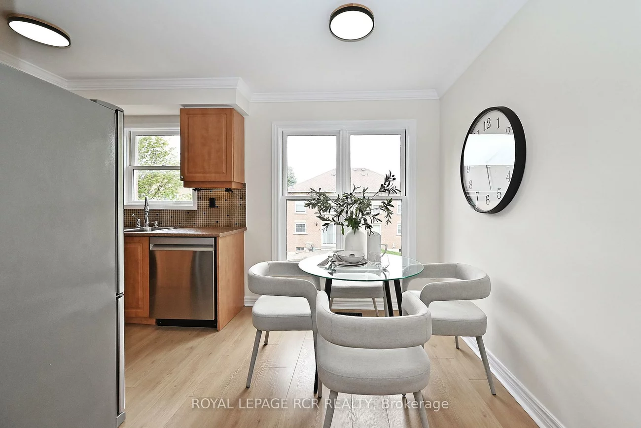 28, Wyatt, Bayview Wellington, Aurora