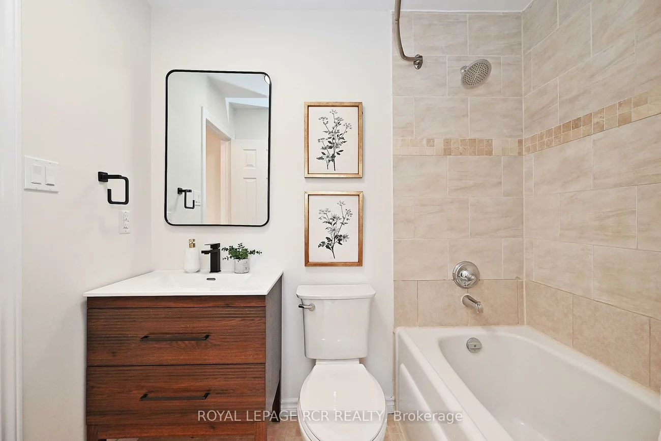 28, Wyatt, Bayview Wellington, Aurora
